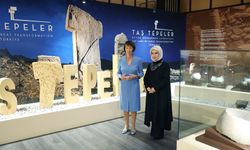 Emine Erdoğan, Almanya Başbakanı Merz'in eşiyle Millet Kütüphanesi'ni ziyaret etti