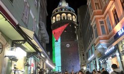Galata Kulesi'ne Filistin Bayrağı yansıtıldı