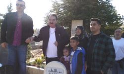 İbrahim Tatlıses'ten Neşet Ertaş'ın mezarına ziyaret / Video eklendi