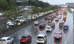 İstanbul'da yağmurun etkisi ile yoğun trafik oluştu