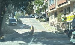 Kağıthane'de otomobil motosikletlilere çarptı: 4 yaralı