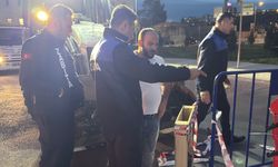 Kağıthane'de yol çöktü; zabıta ekibi önlem aldı