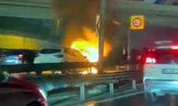 Küçükçekmece D-100'de otomobil yandı