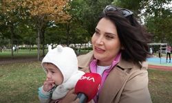 Meme kanserini yendi, anne oldu, bebeğiyle 'Pembe farkındalık yürüyüşüne' katıldı
