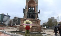 Muhtarlar Günü'nde Taksim Cumhuriyet Anıtı'na çelenk konuldu
