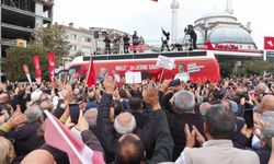 Özgür Özel Çağlayan'daki İstanbul Adalet Sarayı önünde konuşma yaptı