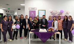 3,5 yaşındaki Oğuzhan, 'Dünya Prematüre Günü'nde doktorunu ziyaret edip, çiçek verdi