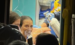 Beyoğlu'nda 2 katlı binada çıkan yangında mahsur kalan 4 kişi kurtarıldı