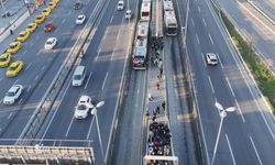 Cevizlibağ’da metrobüs engelli yolcuya çarptı: Acı ölüm!