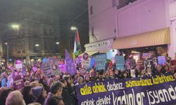 İstanbul - Taksim'de kadına şiddete karşı yürüyüş düzenlendi