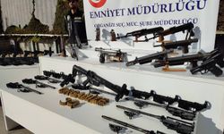 Motosikletli suç çetesine operasyon: Ele geçirilenler sergilendi