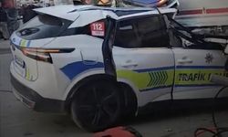 Polis aracı TIR'a çarptı: 1 şehit, 1 yaralı