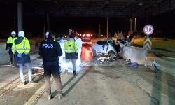 Tuzla'da otomobiliyle gişelere çarpan asistan doktor hayatını kaybetti