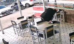 Boğazına şeker takılan çocuğu, Heimlich manevrasıyla kurtardı; o anlar kamerada