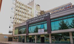 Diyarbakır'da, hastanın bacağından 5 kilo 668 gramlık kitle çıkarıldı