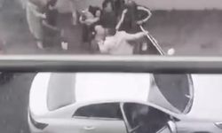 Beylikdüzü'nde trafikte çıkan kavgayı kucağındaki çocukla ayırmaya çalıştı