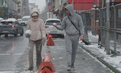 İstanbul'da kar etkili oldu; çocuklar keyfini çıkardı