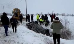 Polis aracı şarampole devrildi: 2 yaralı