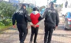 Üvey annesini öldüren firari, yakalanıp, teslim edildiği cezaevinde yaşamına son verdi