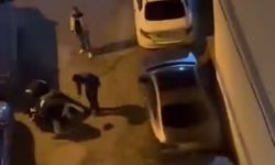 Beyoğlu'nda aracını kavga ettiği grubun üzerine sürdü; kaldırımdakiler ezilmekten son anda kurtuldu