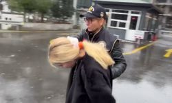 Evlere girip hırsızlık yapan şüphelilerden 1'i yakalandı diğeri aranıyor