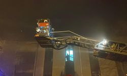 Kağıthane'de marangoz atölyesinde yangın; mahsur kalan 11 kişi ile 1 köpek kurtarıldı