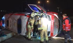 Kartal'da ambulans ile cip kafa kafaya çarpıştı: 2'si sağlık personeli 3 yaralı