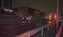 Küçükçekmece'de belediye temizlik aracına çarpan motosikletteki 2 kişi öldü
