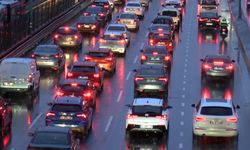 Okullarda ara tatil sona erdi; İstanbul'da trafik yoğunluğu-1 (Yenibosna-D-100)