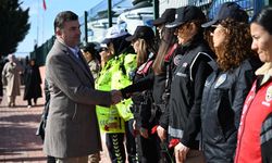 Edirne'de kadın polisler, şehit meslektaşlarını 8 Mart nedeniyle kabri başında andı