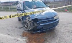 Kütahya'da çarpışan otomobillerden biri dereye uçtu; 3 yaralı