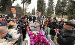 Müslüm Gürses ölümünün 13'üncü senesinde kabri başında dualarla anıldı