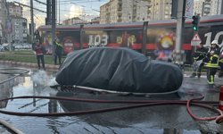 Kayseri'de elektrikli otomobil seyir halindeyken alev aldı