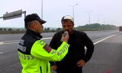 Çekmeköy'de bariyerlere çarpan TIR yandı