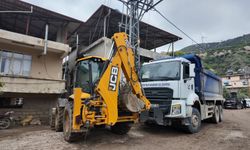 Hatay'da su basan ev ve iş yerleri temizleniyor
