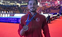 Ömer Faruk Yürür, Avrupa Karate Şampiyonası'nda altın madalya kazandı