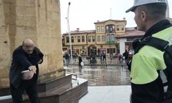 Saat Kulesi önünde bıçakla taşkınlık çıkaran şüpheli gözaltına alındı