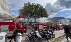 Yangında 2 iş yerinde zarar oluştu