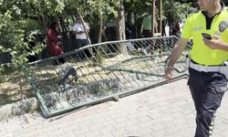 Büyükçekmece'de fren yerine gaza bastığı öne sürülen sürücü velilerin arasına daldı: 2'si çocuk 6 yaralı