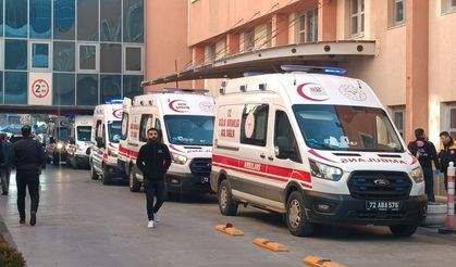 Batman’da otomobil ile öğrenci servis minibüsü çarpıştı, çok sayıda yaralı var