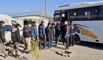 Osmaniye’de TIR’ın dorsesinde 39 kaçak göçmen