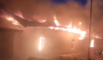 Adana'da bir evde çıkan yangın, komşu evi de yaktı