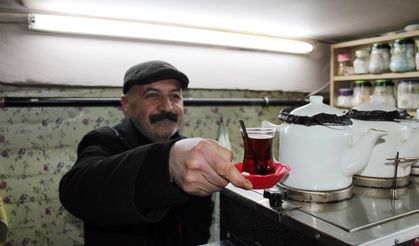 Aksaray'da müzik öğretmeni Canbaz, emeklilik sonrası baba mesleğine başladı
