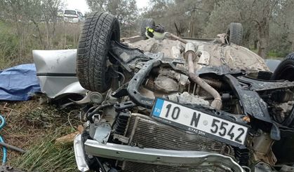 Balıkesir’de otomobil tarlaya uçtu: 2 ölü