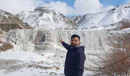 Erzincan'daki Işıkpınar Deresi, buz tuttu