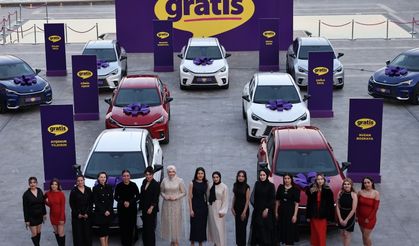 Gratis 15’inci yılında, 15 kadına otomobil hediye etti