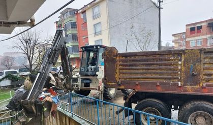 Ordu’da şikayet edilen evden 10 kamyonet çöp çıktı