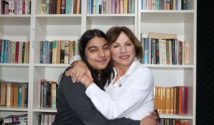 Liseli Zelal'in hayatı çello ile değişti; şimdi başka çocuklara umut oluyor