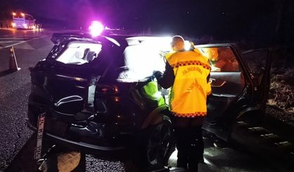 Sivas'ta yolcu otobüsü ile otomobil çarpıştı: 10 yaralı