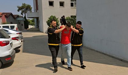 Balkon kapısından girdiği evdeki gardıroptan 250 bin liralık altın ve para çaldı